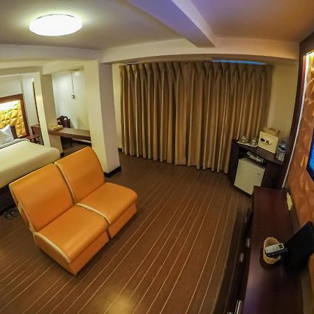 Clover Hotel Rangoon Buitenkant foto