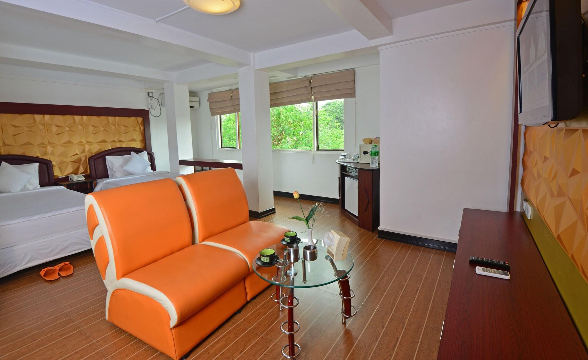 Clover Hotel Rangoon Buitenkant foto