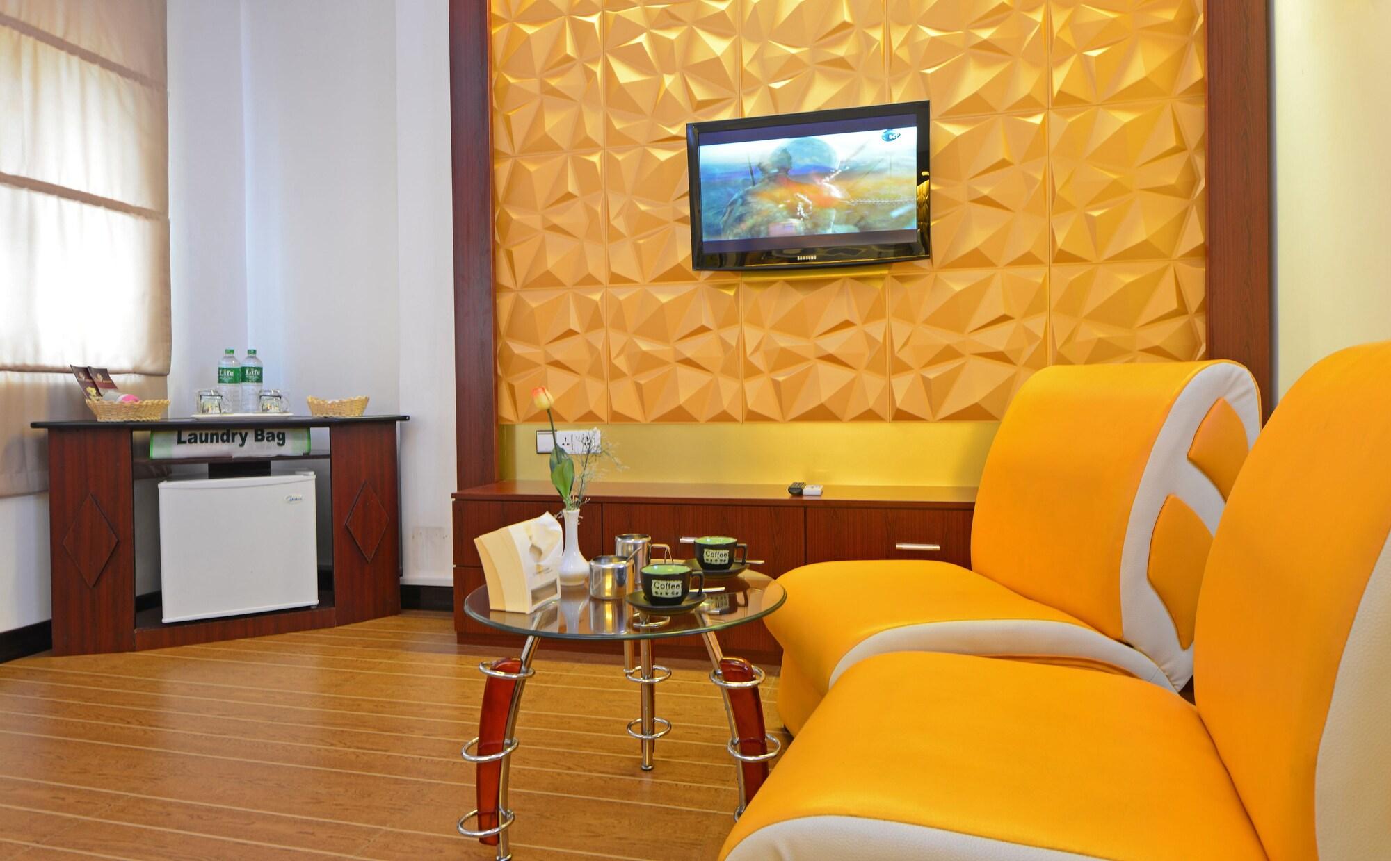 Clover Hotel Rangoon Buitenkant foto