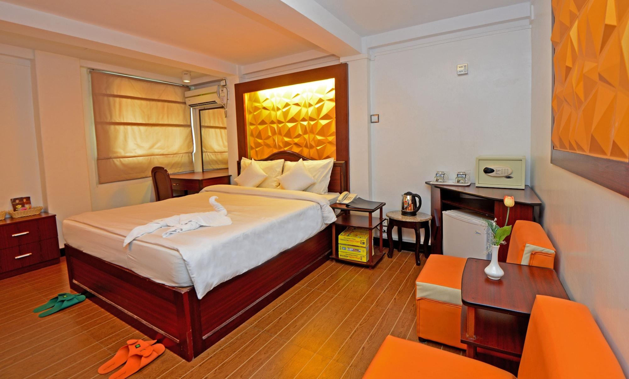 Clover Hotel Rangoon Buitenkant foto
