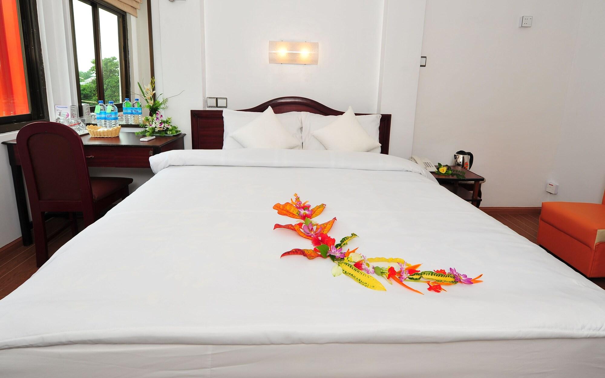 Clover Hotel Rangoon Buitenkant foto