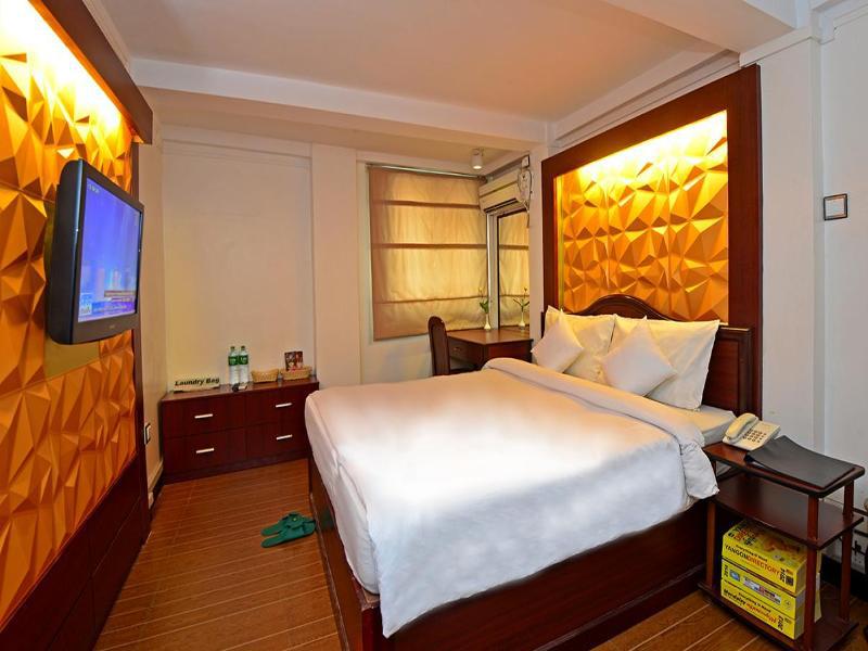 Clover Hotel Rangoon Buitenkant foto