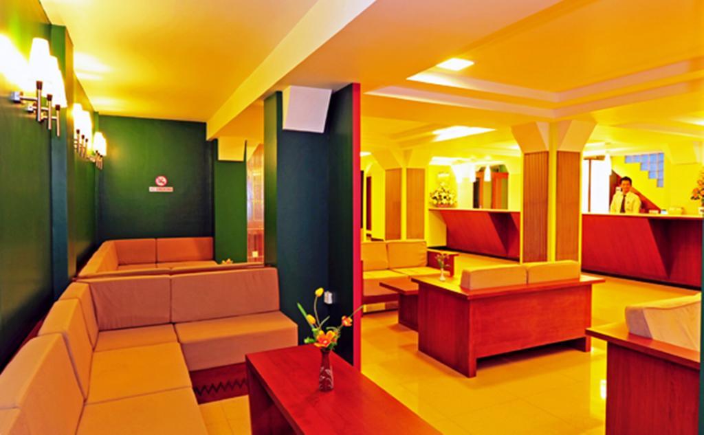 Clover Hotel Rangoon Buitenkant foto