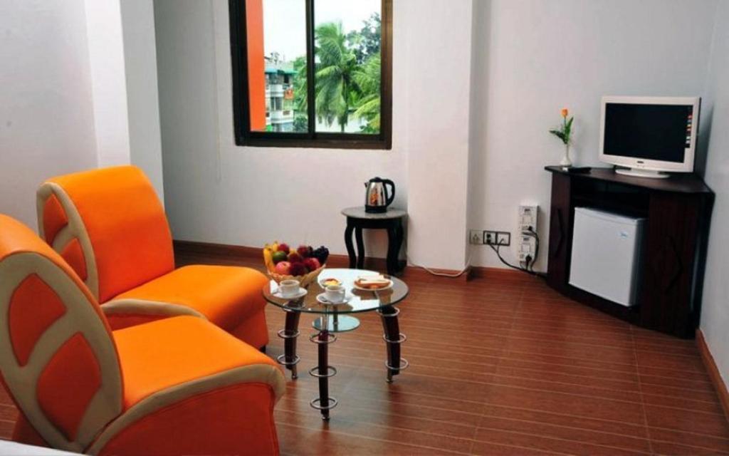 Clover Hotel Rangoon Buitenkant foto