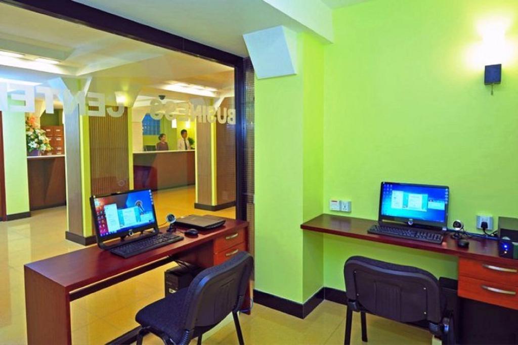 Clover Hotel Rangoon Buitenkant foto