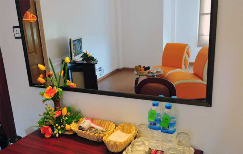 Clover Hotel Rangoon Buitenkant foto