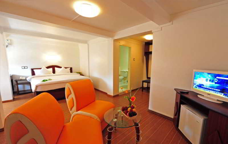 Clover Hotel Rangoon Buitenkant foto