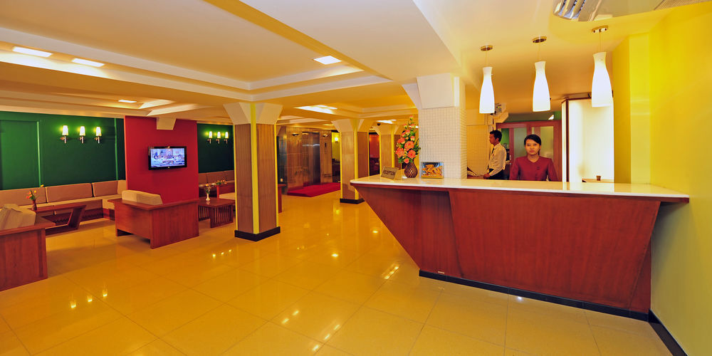 Clover Hotel Rangoon Buitenkant foto