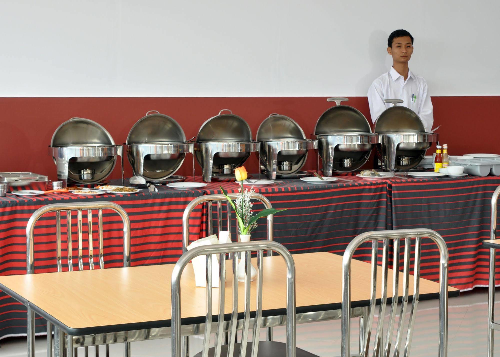 Clover Hotel Rangoon Buitenkant foto