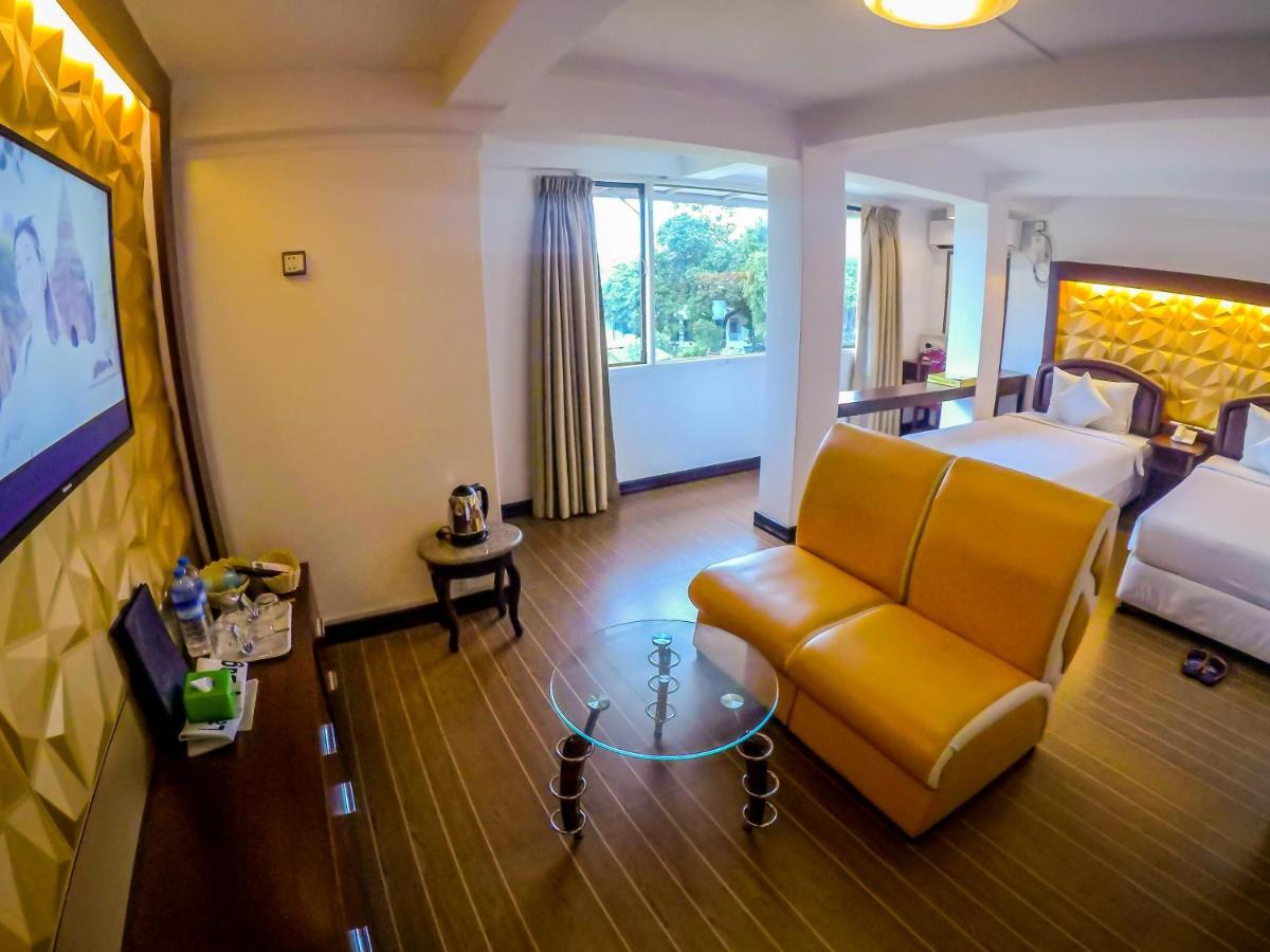 Clover Hotel Rangoon Buitenkant foto